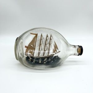 Vintage Haig & Haig’s Ship in Pinched Dimple Whisky Bottle 8”